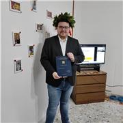 Competente, serio, simpatico e comprensivo. Non ti resta che provare!